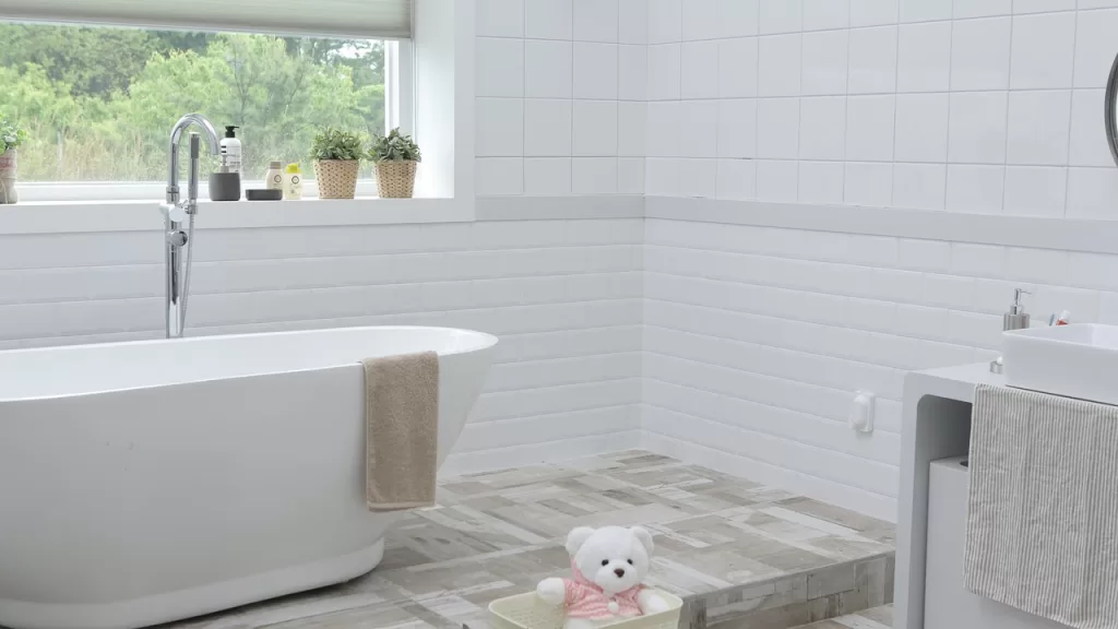 bathroom renovation ideas: classic white with accents